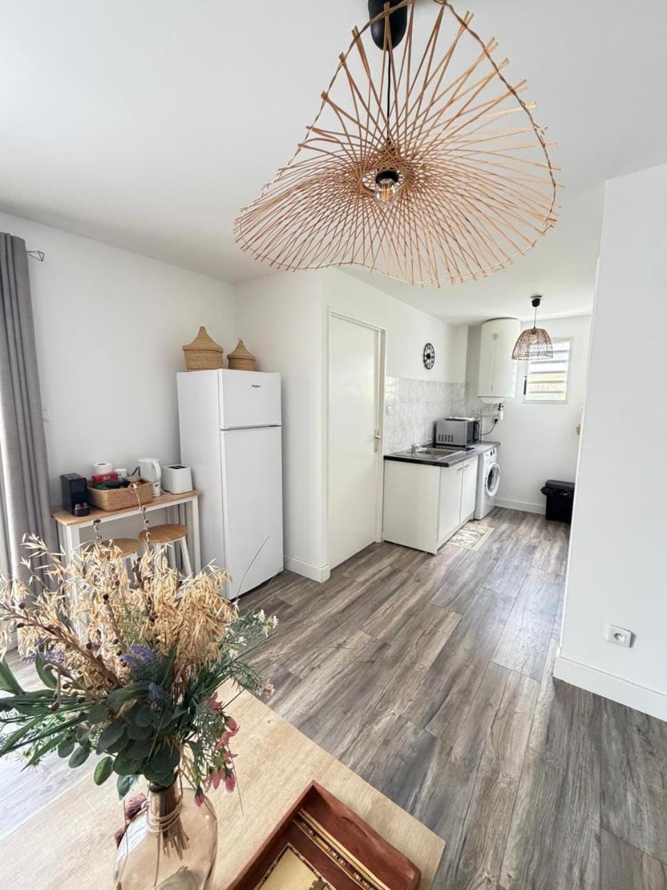 Living room, kitchen