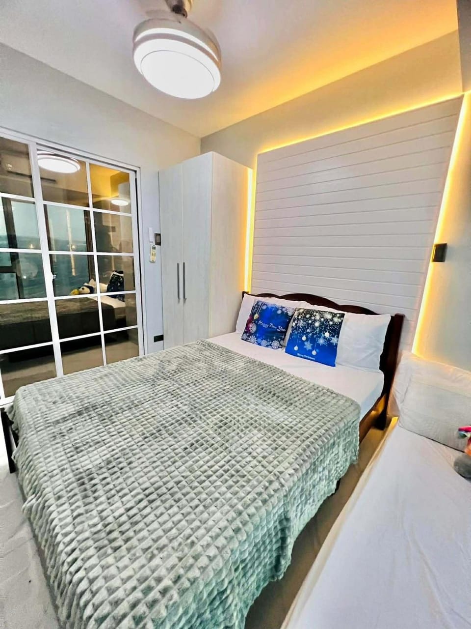 penthouse condo in Azure - near airport Apartment in Paranaque