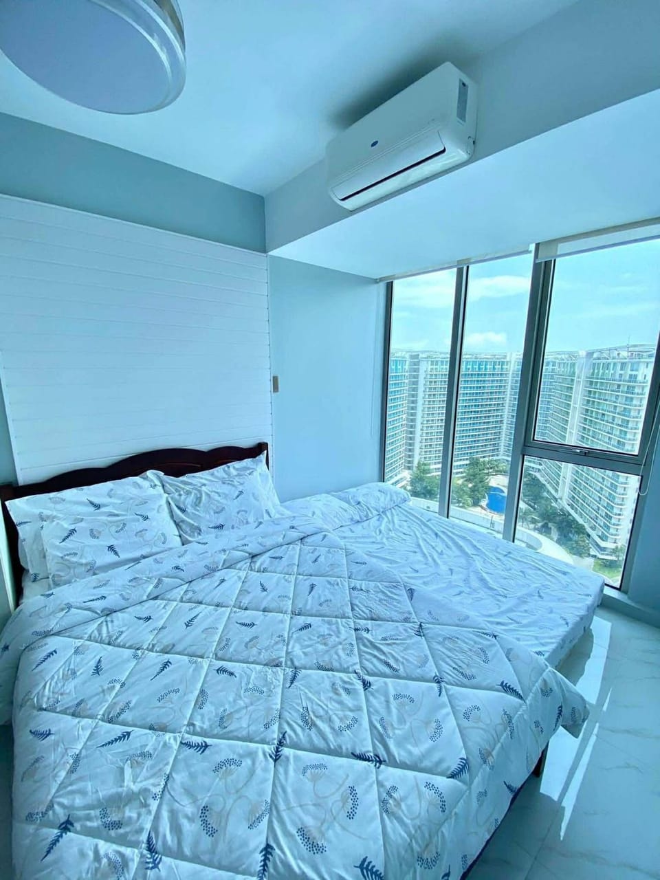 penthouse condo in Azure - near airport Apartment in Paranaque