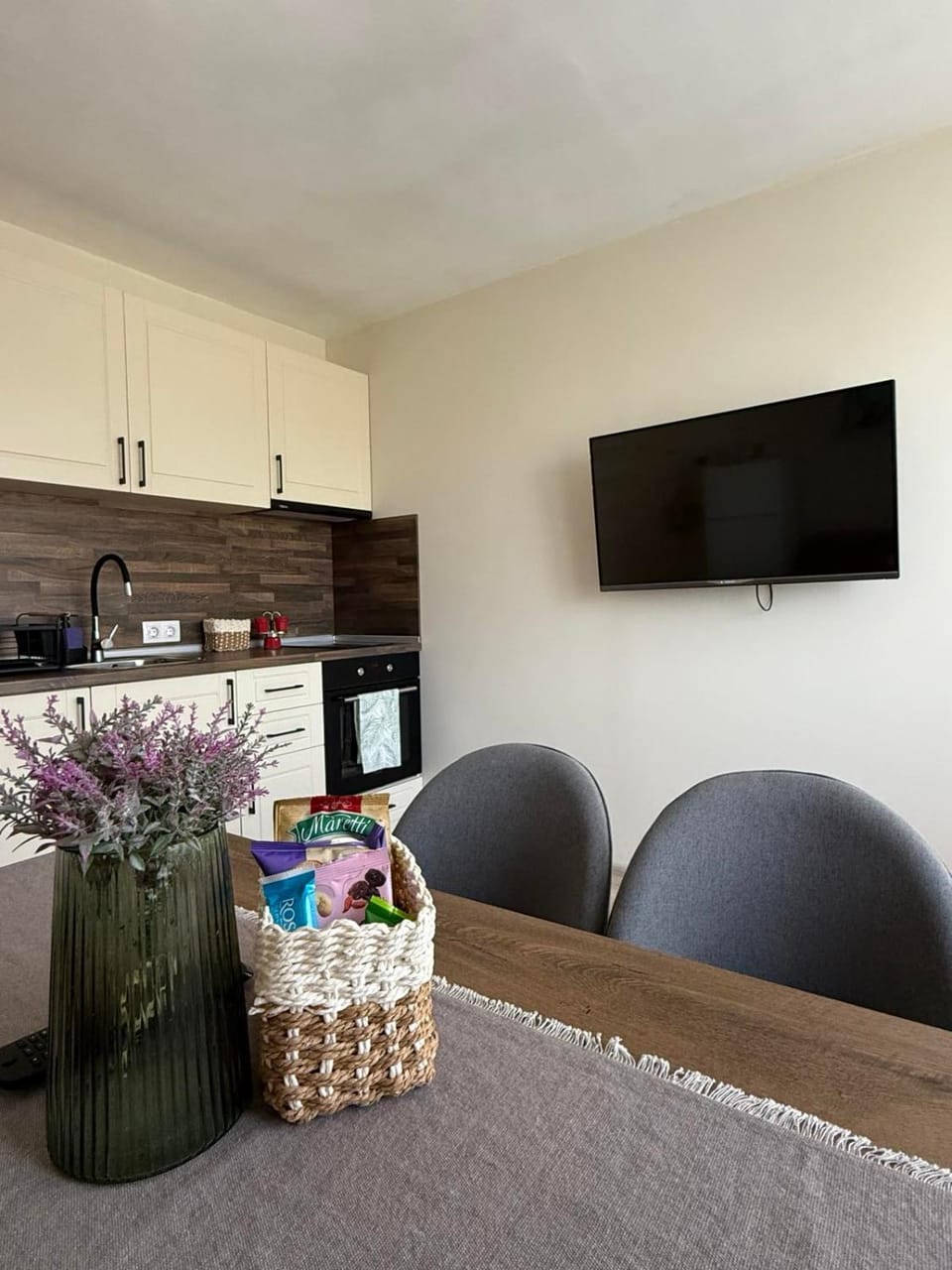 Communal lounge/ TV room, Kitchen or kitchenette