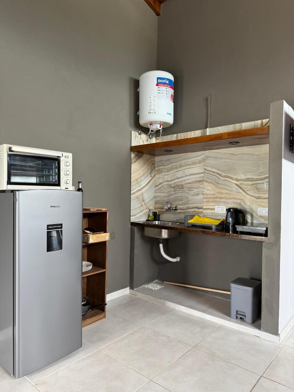 Kitchen or kitchenette, oven, Internal: Not applicable to any particular room