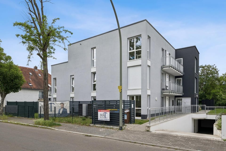 Property building, Street view