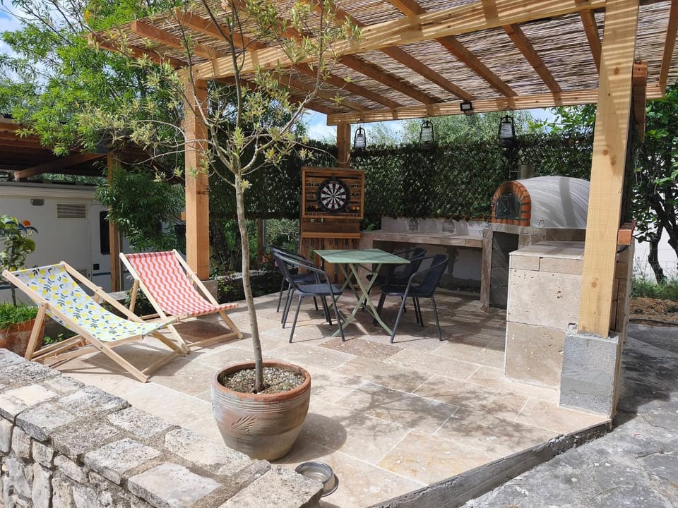 Patio, BBQ facilities, Darts, Entertainment