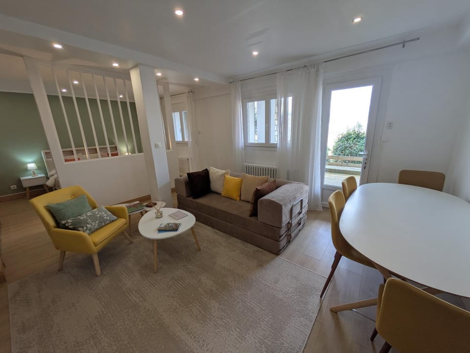 Living room, Dining area