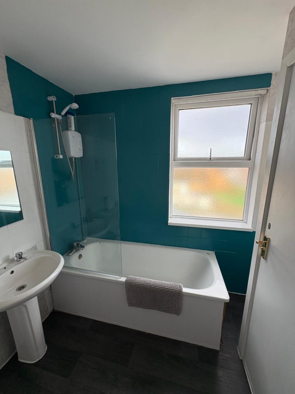 Runcorn Jubilee Guest House Bed and Breakfast in Wales