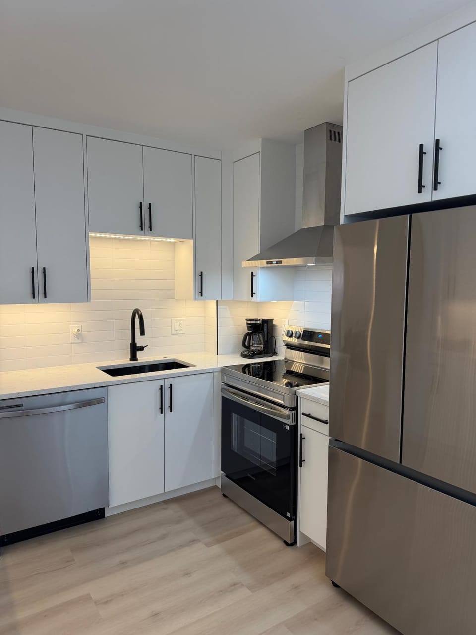 Modern 2BR Getaway Near Revere Beach Apartment in Chelsea