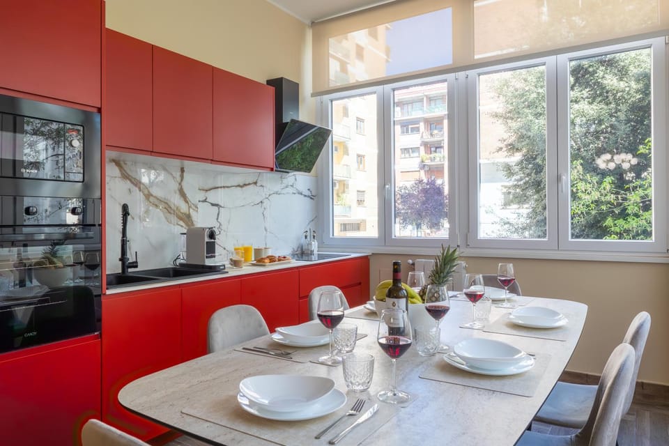 Kitchen or kitchenette, Food and drinks, Dining area