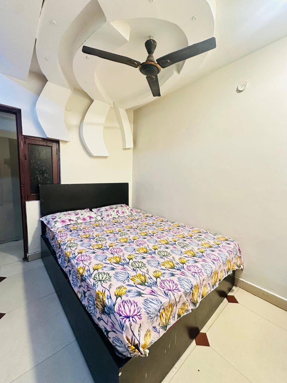 DIAMOND PALACE Kalasipalya Nature lodge in Bengaluru