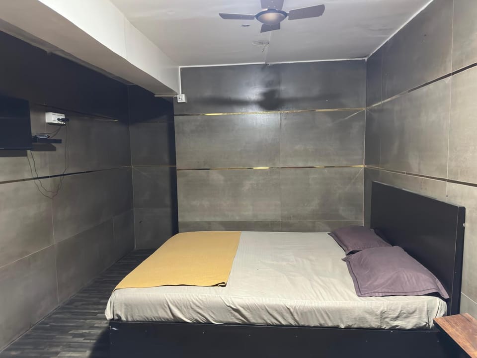 DIAMOND PALACE Kalasipalya Nature lodge in Bengaluru