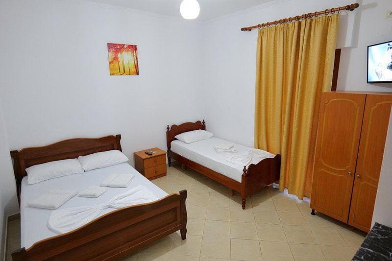 TV and multimedia, Photo of the whole room, Bedroom