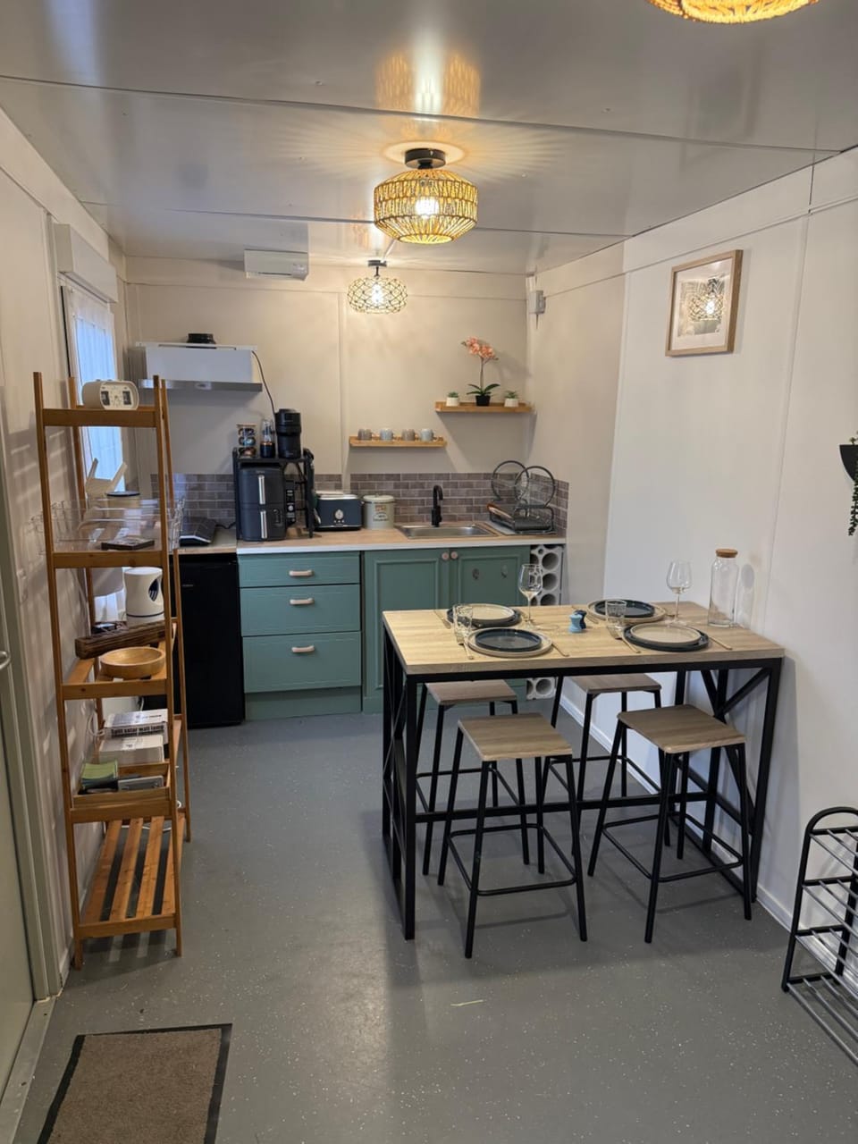 Kitchen or kitchenette