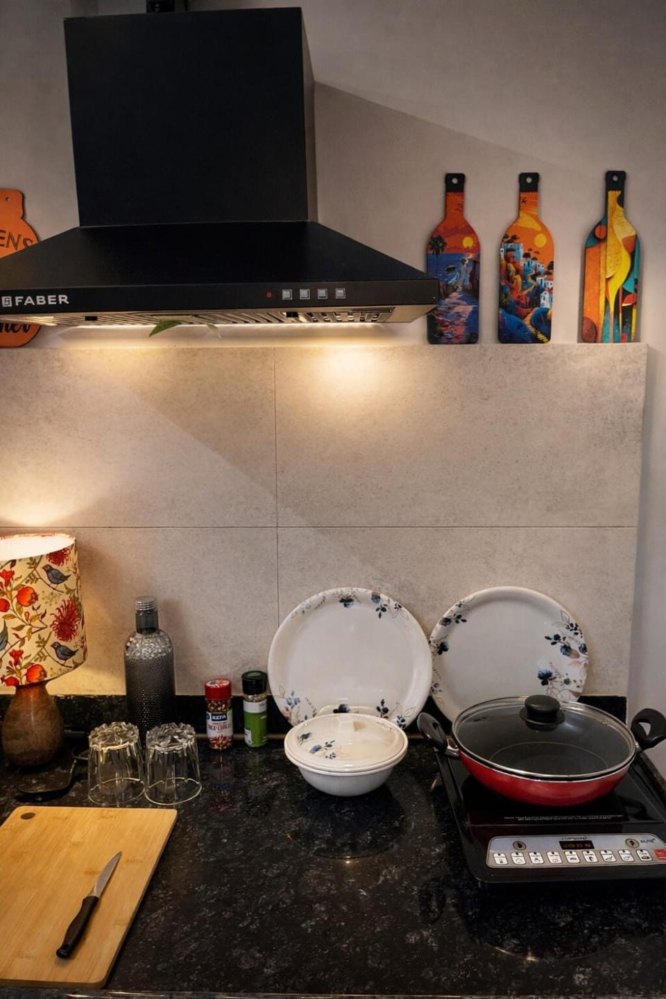 TheAura StudioBalcony NearAirport Couplefriendly Apartment in Pune