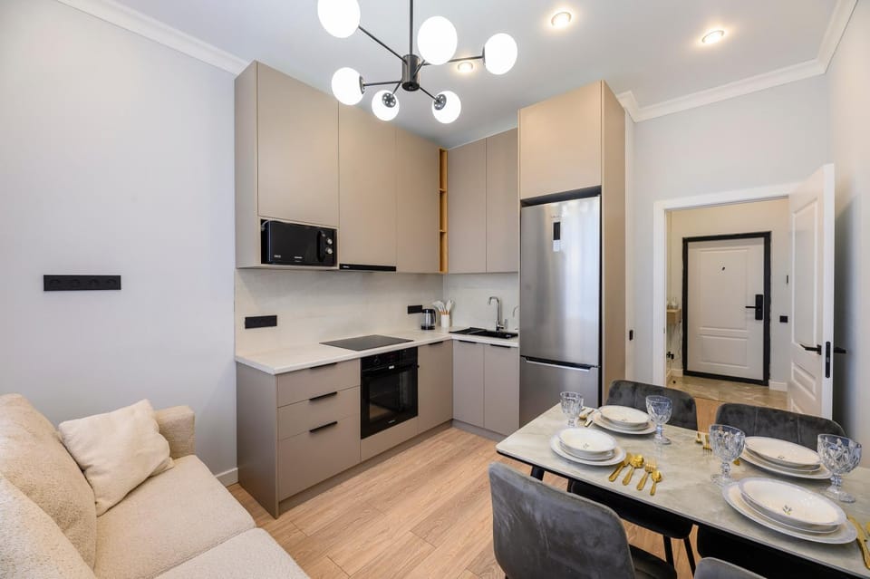 Kitchen or kitchenette, Living room, Food and drinks, Seating area, Dining area, Food, oven, stove