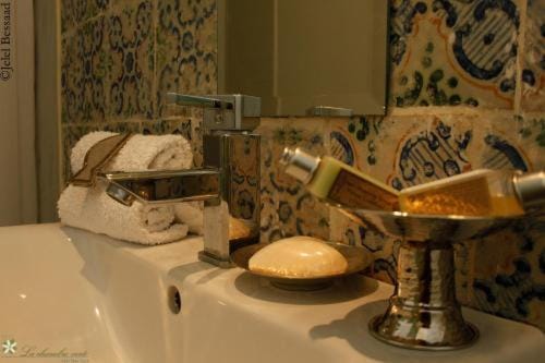 La Chambre Verte Bed and Breakfast in Tunis Governorate, Tunisia