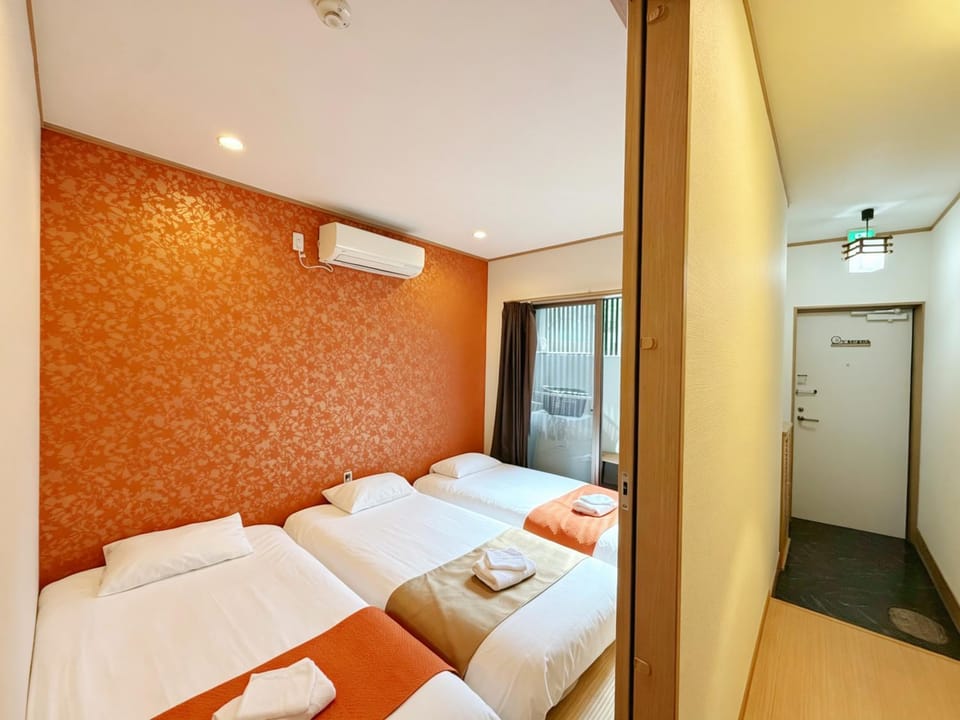 Bed, Photo of the whole room, Bedroom, air conditioner
