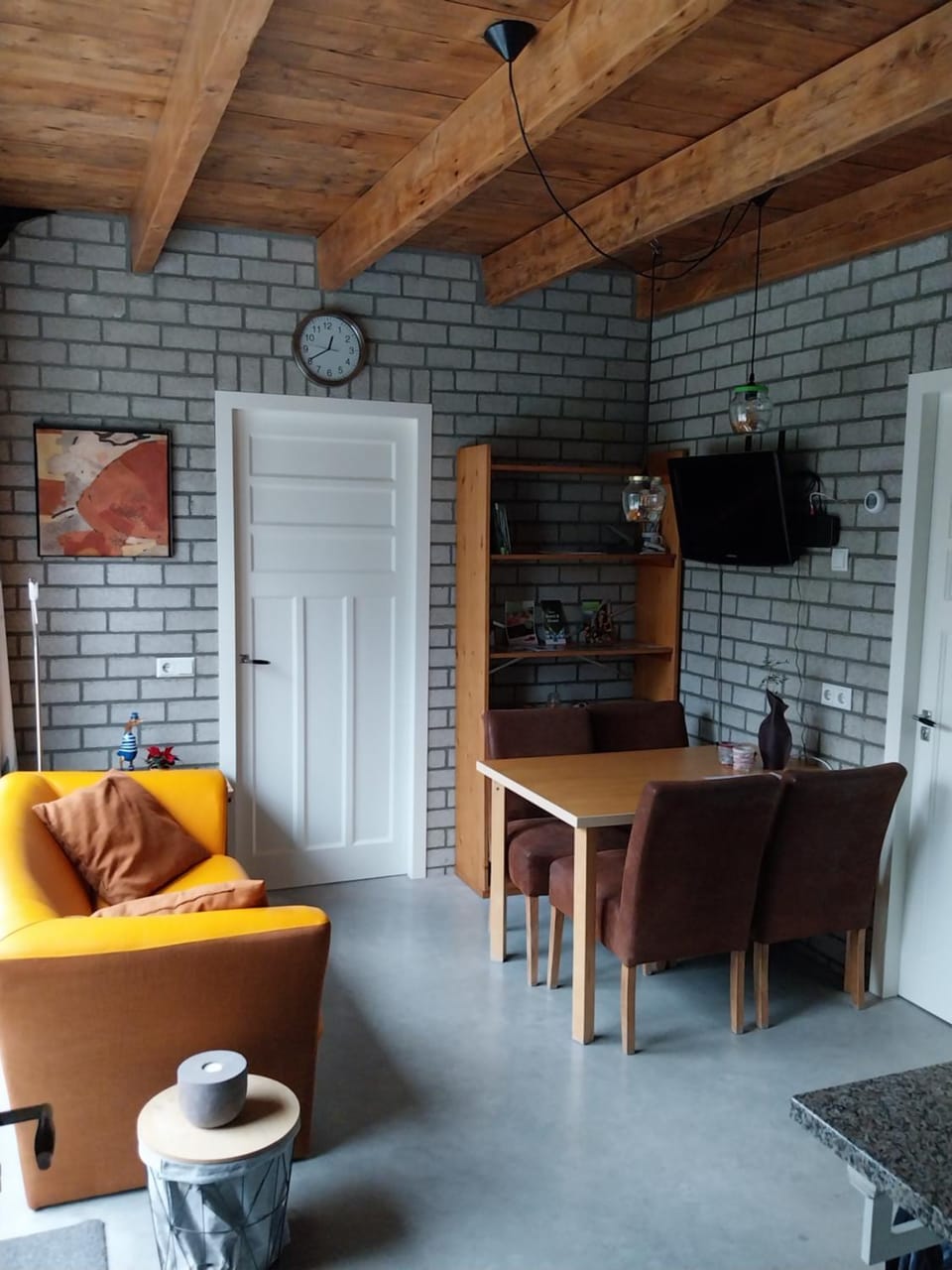 Kitchen or kitchenette, Living room, Food