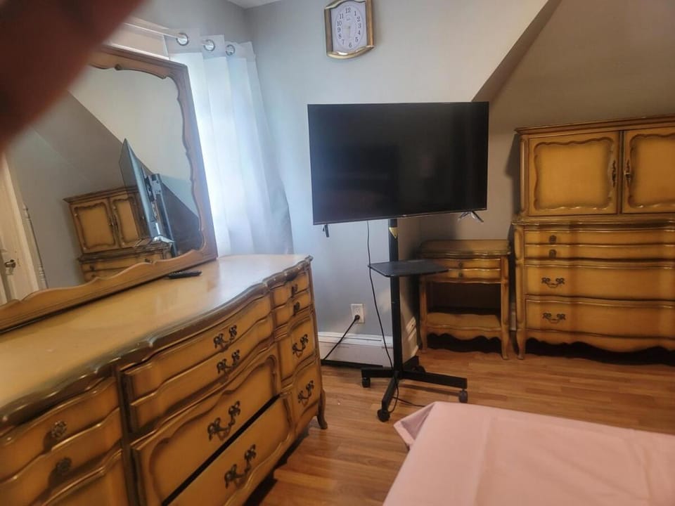 Grove 125 Bed and Breakfast in Irvington