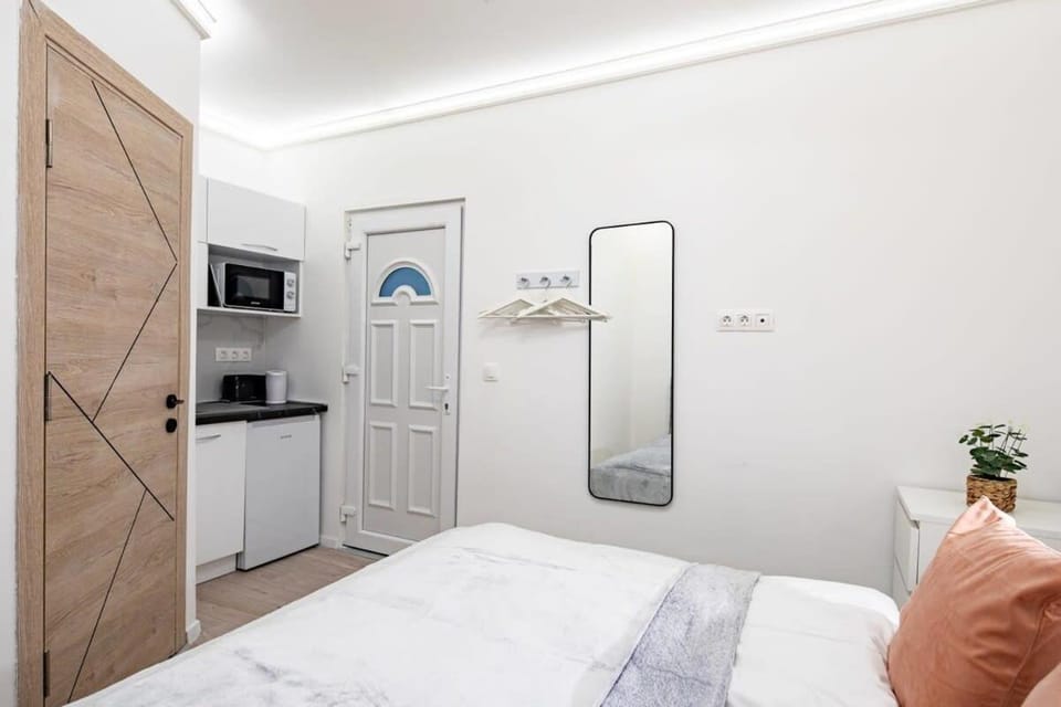 Ultra Central - NEW - Mini Studio Apartment in Budapest