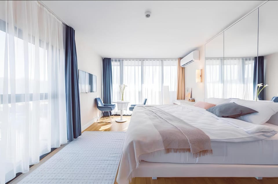 Bed, Living room, Photo of the whole room, Seating area, Bedroom, hair dresser, towels, air conditioner