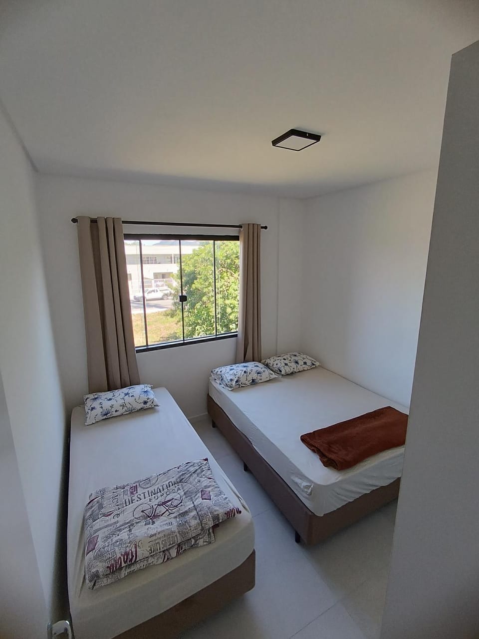 Bedroom, Street view