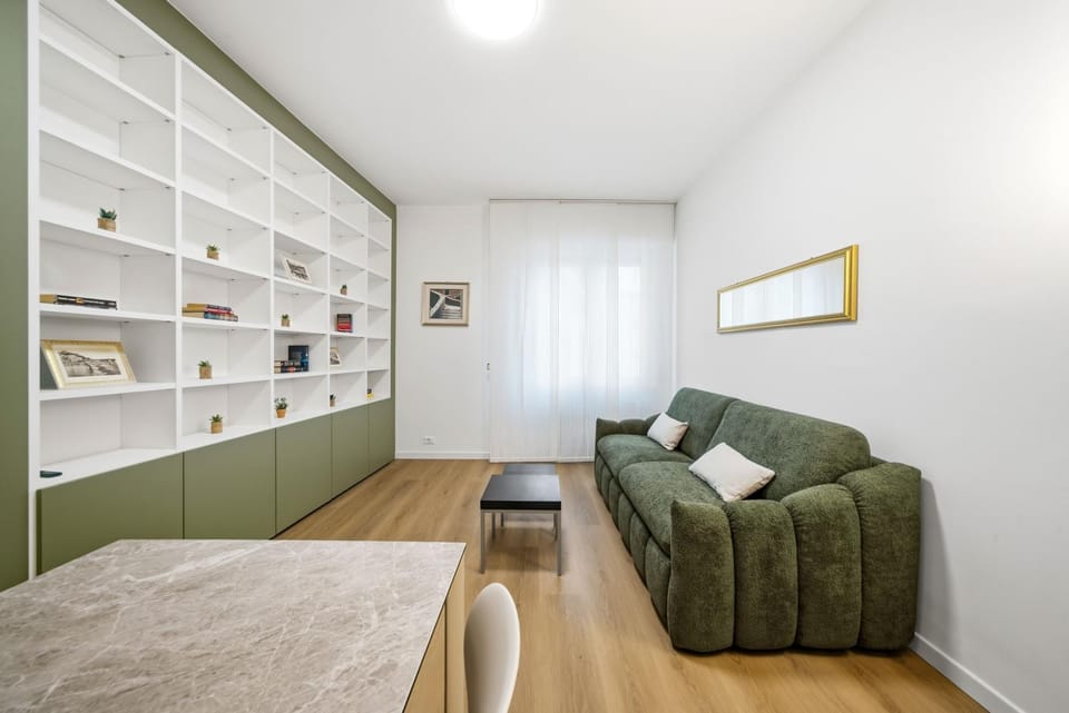 Bed, TV and multimedia, Living room