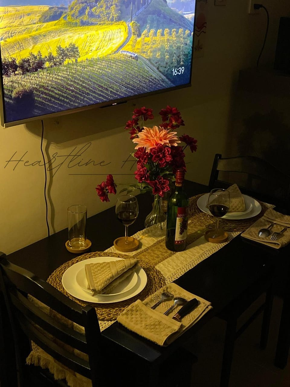 TV and multimedia, Food and drinks, Dining area, Drinks