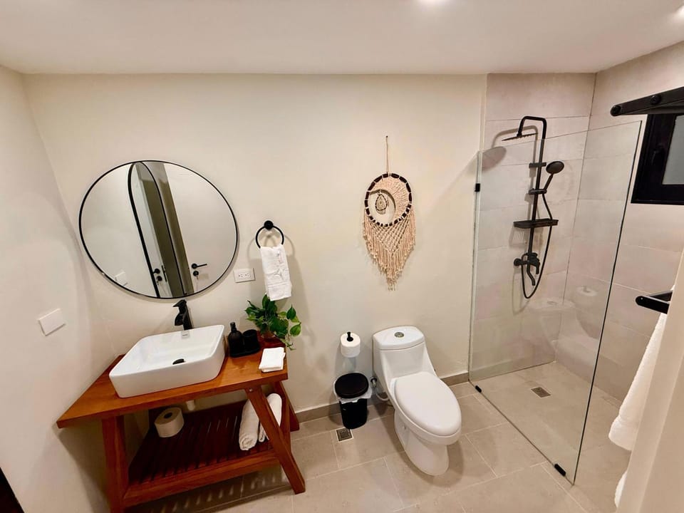 Shower, Toilet, Bathroom, towels