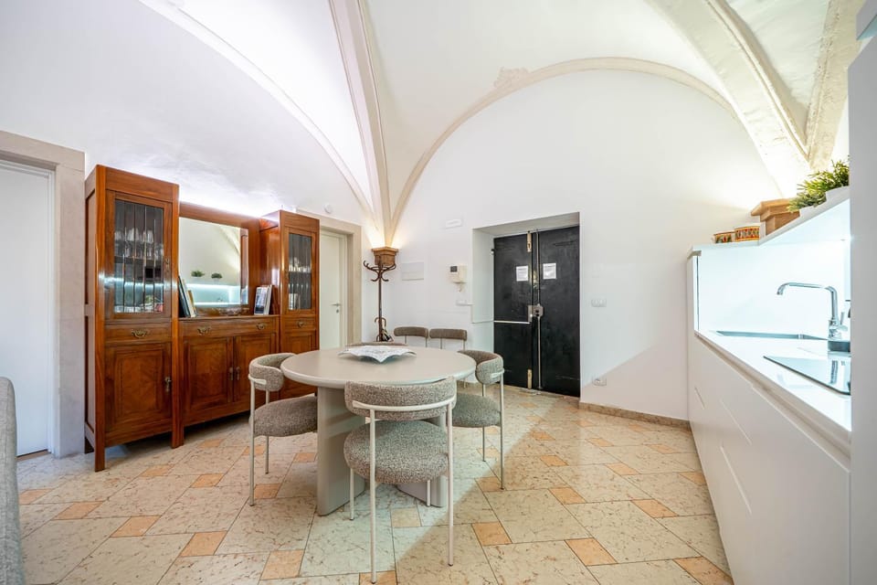 Kitchen or kitchenette, Living room, Seating area