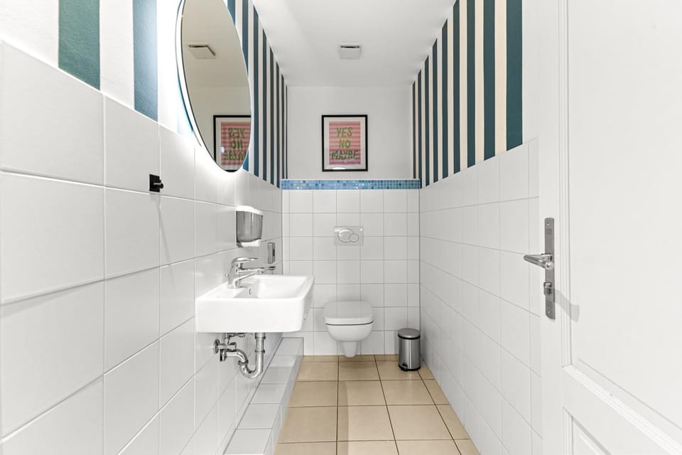 280 qm Billard Tischtennis Tischkicker Apartment in Hamburg