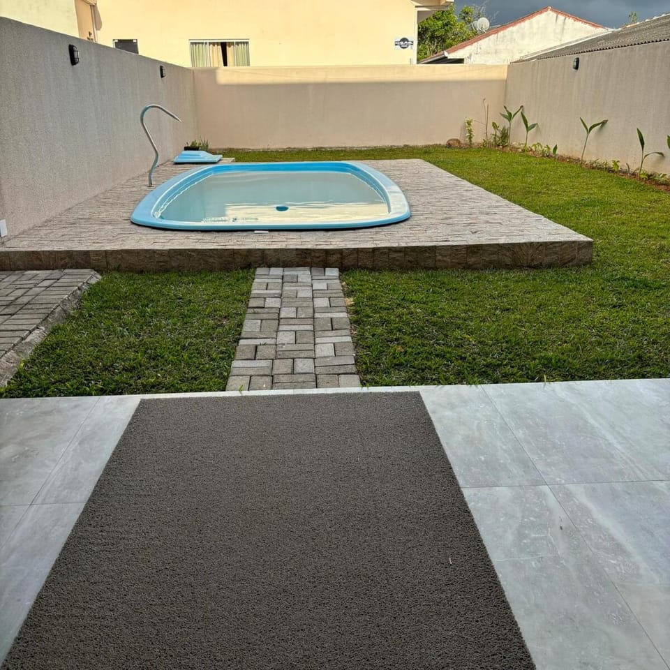 Sobrado com 3 quartos e piscina House in Guaratuba