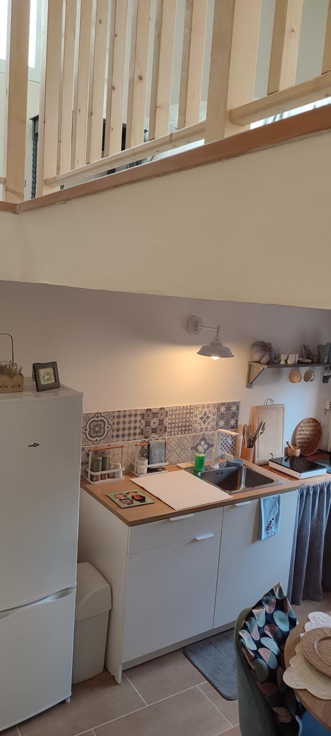 Kitchen or kitchenette
