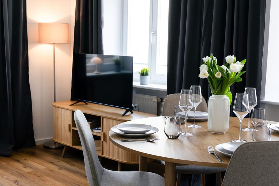 TV and multimedia, Living room, Seating area, Dining area, Evening entertainment