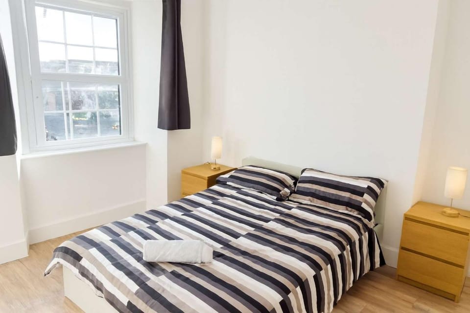 Central Modern Apartment -Sleeps 6 - Parking Apartment in Bristol