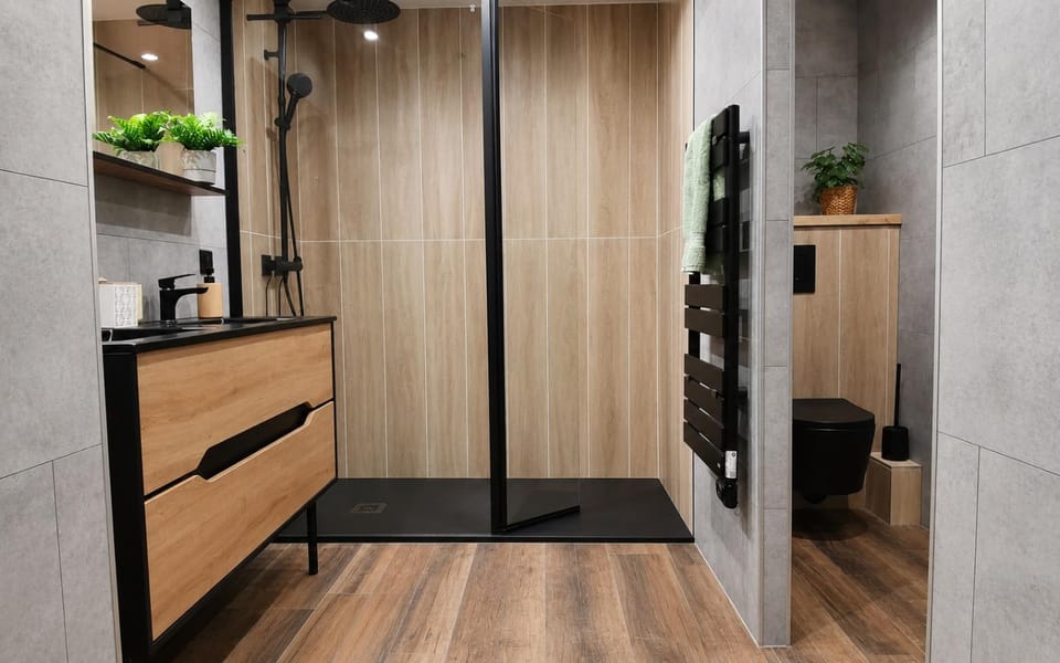 Shower, Toilet, Bathroom