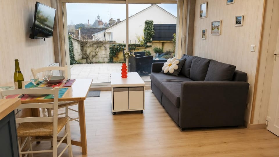 Seating area, Dining area, kitchen