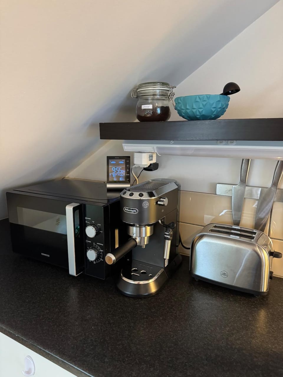 Coffee/tea facilities, microwave, toaster