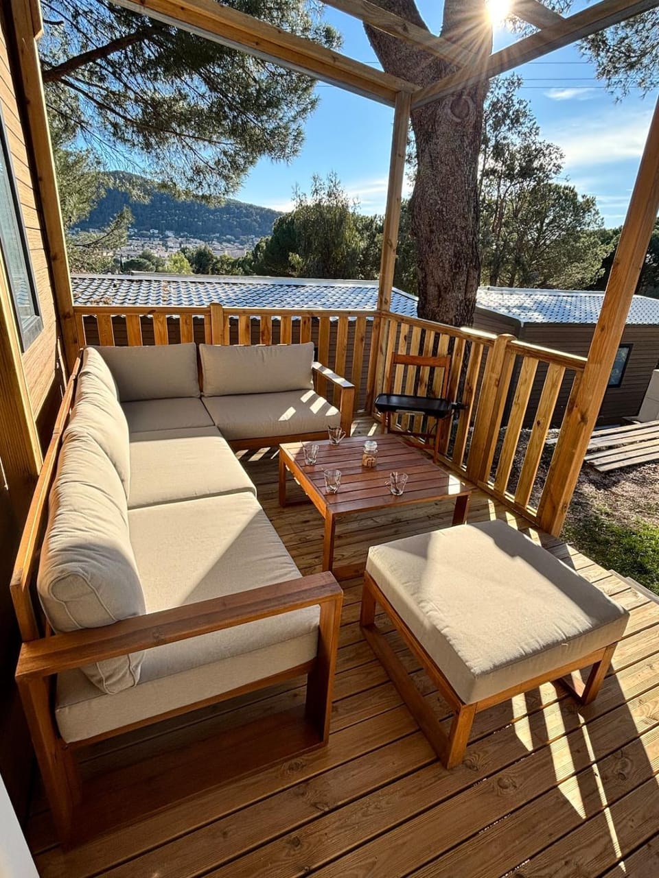 Mobil-home cosy pour 6 pers 3 ch 30m2 Terrasse, soleil et piscine La Crau House in Hyères