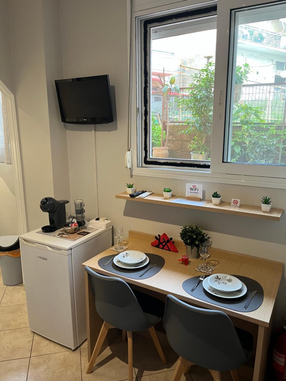 TV and multimedia, Dining area, Garden view, minibar