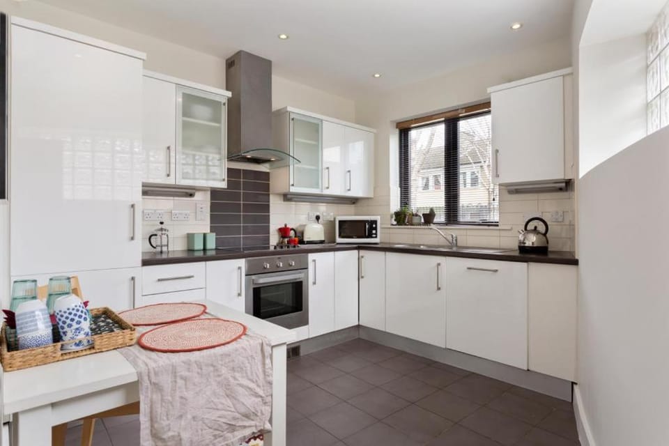 2 Bedroom Townhouse & Sunny Garden Apartment in Dublin
