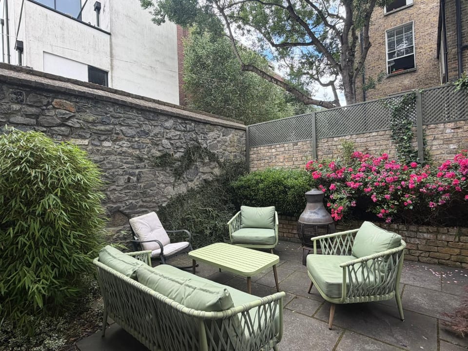 2 Bedroom Townhouse & Sunny Garden Apartment in Dublin