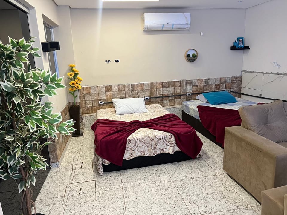Bed, Living room, Photo of the whole room, Seating area, air conditioner
