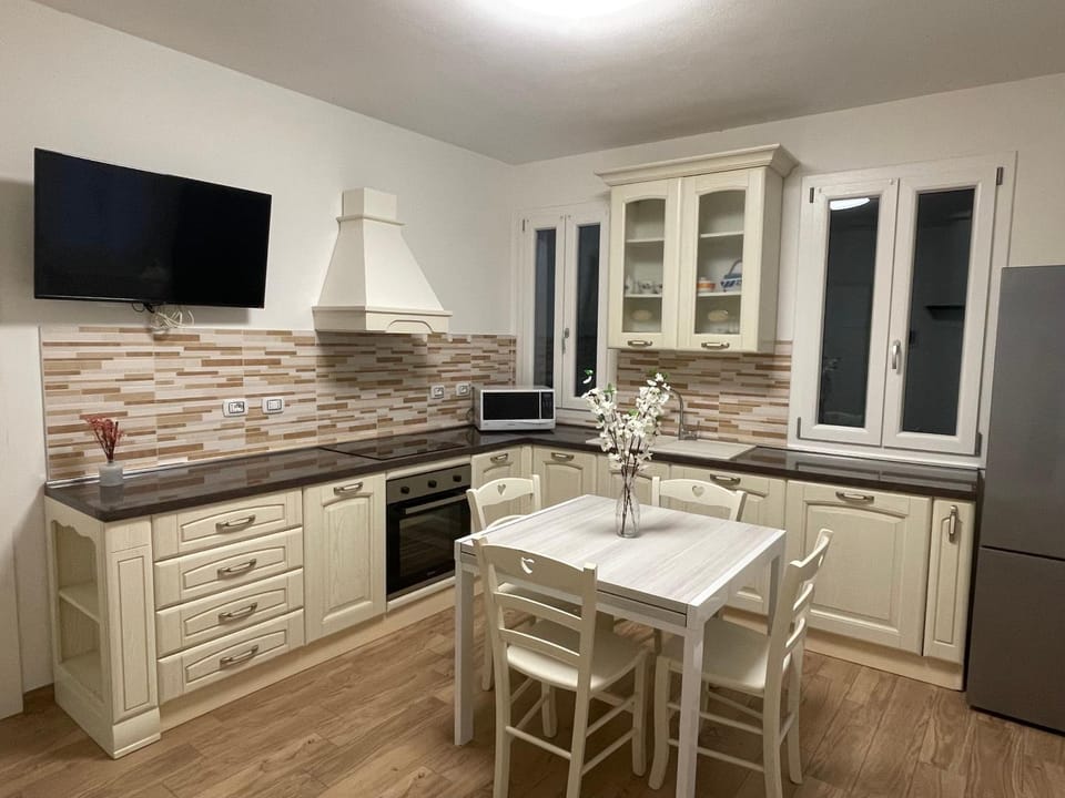 TV and multimedia, Kitchen or kitchenette, Living room, Dining area, dishwasher, oven, stove, air conditioner