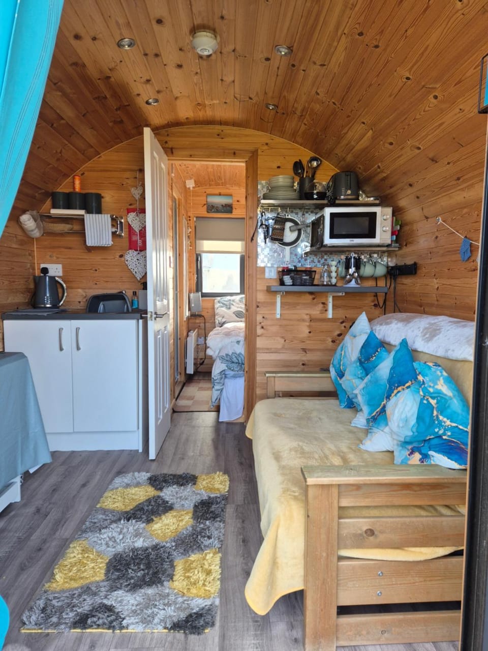 Kitchen or kitchenette, Seating area