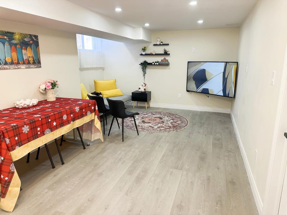 Communal lounge/ TV room, Living room, Seating area, Dining area