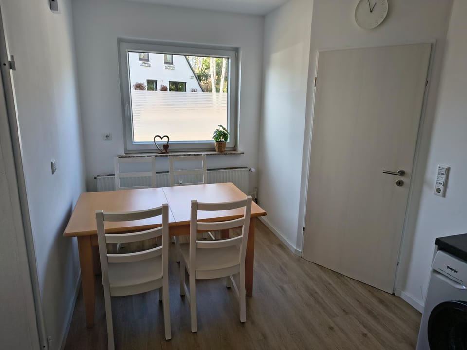 Dining area, kitchen