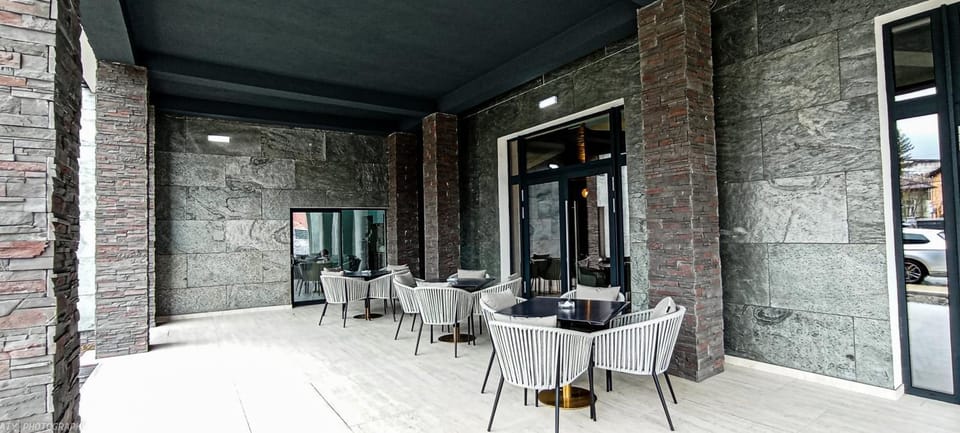 Property building, Restaurant/places to eat