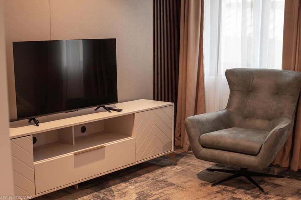 Communal lounge/ TV room, Living room, Seating area