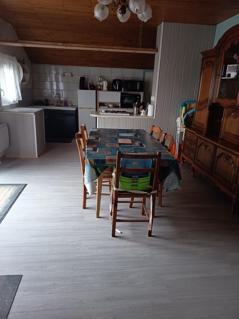 Dining area, pet friendly