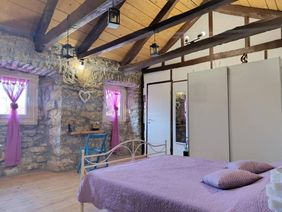Casa Bravari Rustic Istrian Stone House House in Istria County