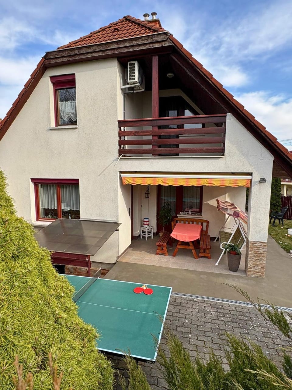 Property building, Patio, Day, sunbed